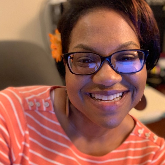 Meet your Posher, April - Picture 1 of 1